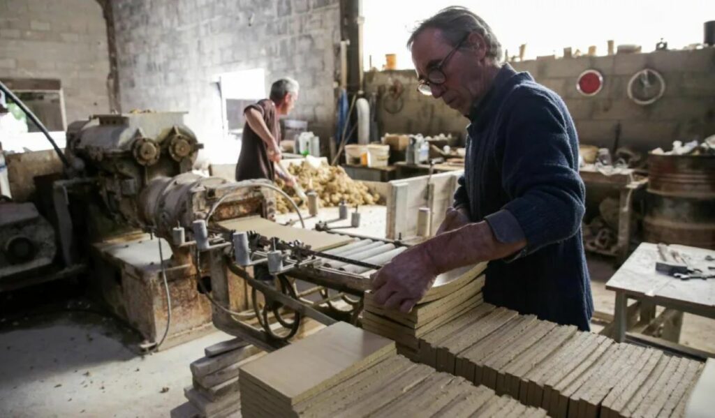 Les frères Caballero, derniers fabricants d'argile à l'ancienne